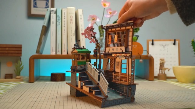 Rolife DIY Book Nook Kit Sakura Densya, DIY Miniature